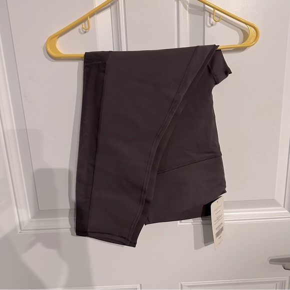 Fabletics Mila Pocket Capris - charcoal grey - Picture 2 of 5